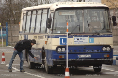 Michal Tusk zdal egzamin na prawojazdy kategorii D...