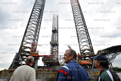 Do Stoczni Remontowej doholowano platforme wiertnicza...