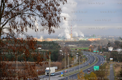 Panorama Swiecia z dymiacymi zakladami celulozowymi...
