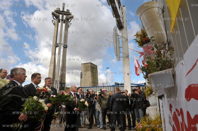 Prezydent Bronislaw Komorowski zlozyl z okazji 31....