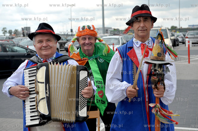 Gdansk, Rebiechowo. Kibice z Irlandii przylatuja do...