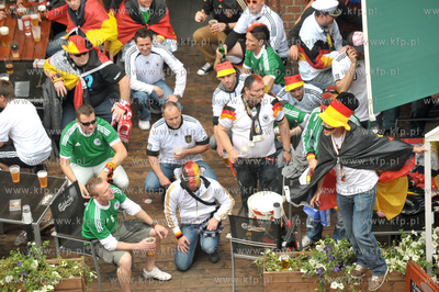 Dlugi Targ w Gdansku.Niemieccy kibice na ulicach Glownego...