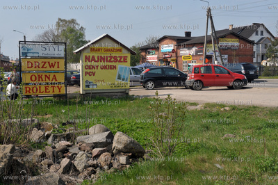 Zukowo na Kaszubach. Sklepy, zaklady uslugowe na ul....