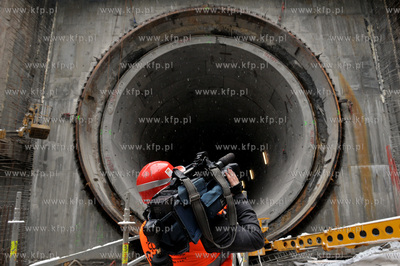 Zakonczona pierwsza nitka tunelu pod Wisla zostala...