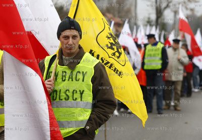 Keblowo. Rybacy blokuja droge krajowa nr 6. Jest to...