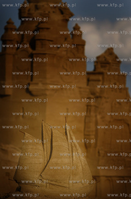 Gdansk Jelitkowo. Plaza. Wystawa monumentalnych rzezb...