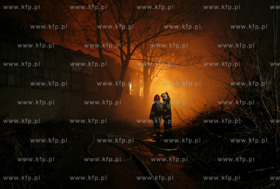 Gdansk. Pozar opuszczonego magazynu znajdujacego sie...