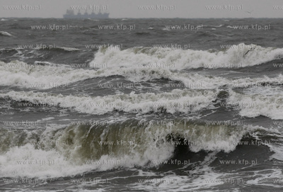 Sztorm na Zatoce Gdanskiej widziany z sopockiego Molo.
10.01.2010
fot....