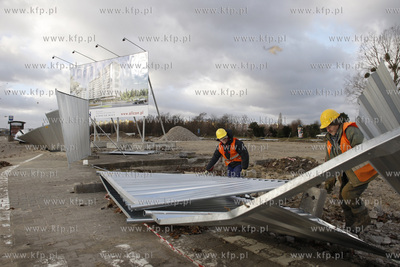 Gdansk Zaspa. Wichura. Nz powalony plot z placu budowy...