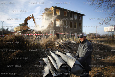 Gdańsk. Rozbiorka budynków mieszkalnych przy ul....