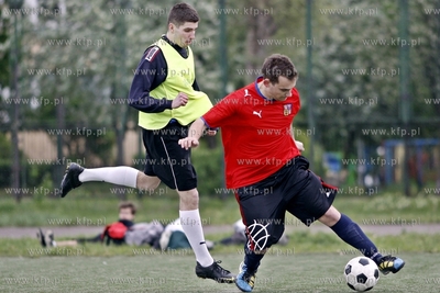 Gdansk Zaspa. Pilkarski turniej dzikich druzyn Do przerwy...