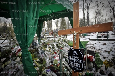 Cmentarz garnizonowy w Gdansku. Pogrzeb pilkarza i...