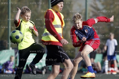 Gdansk Zaspa. Pilkarski turniej dzikich druzyn Do przerwy...