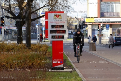 Licznik rowerow, ktory wskauje ilu rowerzystow dziennie...