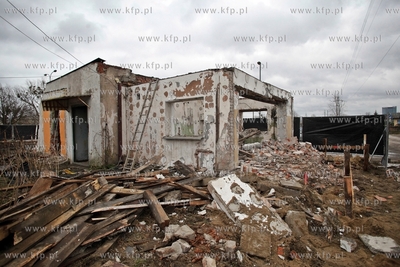 Rozbiorka budynku bylego baru Japa w Gdansku Zaspie.
05.12.2013
fot....