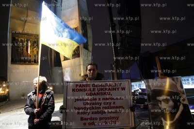 Manifestacja poparcia dla Ukrainy na Placu Solidarnosci...