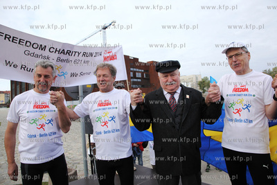 Rozpoczecie biegu Freedom Charity Run, ktory ma na...