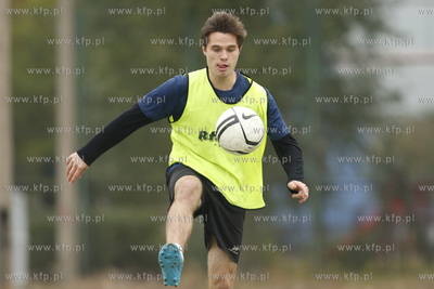 Gdansk Zaspa. Pilkarski turniej dzikich druzyn Do przerwy...