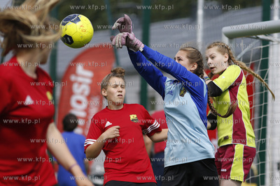 Gdansk Zaspa. Pilkarski turniej dzikich druzyn Do przerwy...