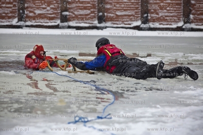 Wspólne ćwiczenia lodowe jednostek Komendy Miejskiej...