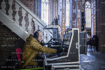 Niedzielna msza św. w Centrum św. Jana odbyła się...