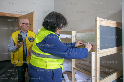 Przekazanie łóżek na wyposażenie zbiorowego punktu...