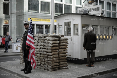 Berlin stolica Niemiec. Nz. Slynne byle przejscie graniczne...