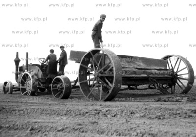 Pomorze. Siew na polu. 0001434z 1962 Fot. Zbigniew...