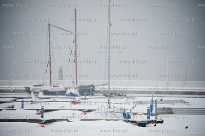 Gdynia. Zima w porcie jachtowym. Niskie temperatury...