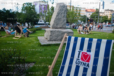 Gdynia. Skwer Zeromskiego, na ktorym w sasiedztwie...