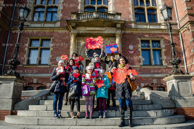 Gdansk. Podopieczni Palacu Mlodziezy wraz z rodzicami...