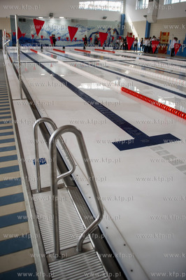 Pruszcz Gdanski. Uroczyste otwarcie krytej
plywalni...