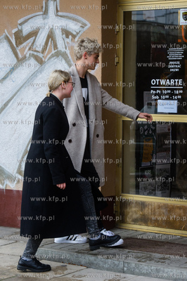 Radek Pestka, zwyciezca TOP MODEL na zakupach z siostra...