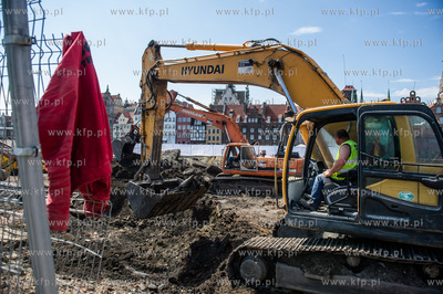 Gdansk. Wyspa Spichrzow. Uroczystosc wmurowania kamienia...