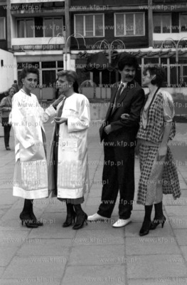 Pokaz mody na skwerze na al. Grunwaldzkiej przed restauracja...