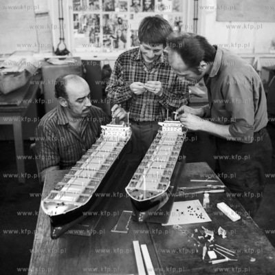 W pracowni modelarskiej.30.11.19725listopad1972_z.kosycarz_p47Fot....