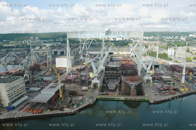 Stocznia Gdynia S.A. Nz. suchy dok i najwieksza w Europie...
