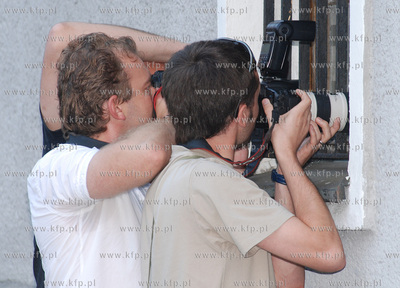 Slub Marii Widawskiej w Gdyni. Nz. paparazzi.
11.08.2007
fot....