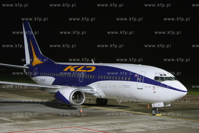 Gdansk, Rebiechowo. Nz. Boeing 737-382 linii Kaliningradavia
16.11.2007
fot....