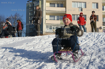 Gdansk-Suchanino. Zimowe szalenstwo na sankach.
Nz....