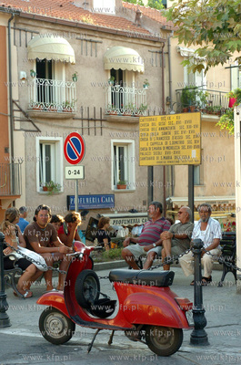 Italia pd. skuter Vespa legenda motoryzacji wloskiej....