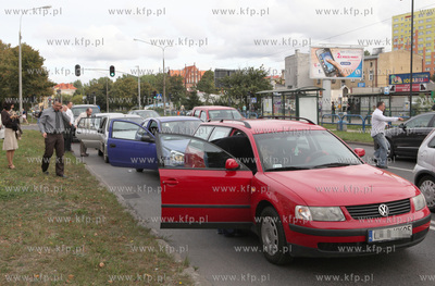 Karambol na ulicy Kartuskiej w Gdansku. Zderzylo sie...