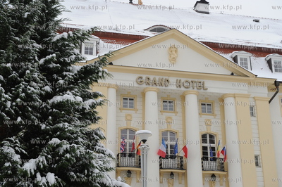 Sopot zasypany sniegiem. Nz. Hotel Grand. 11.12.2010...