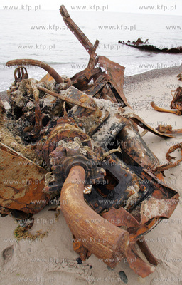 Kolobrzeg. Wrak parowca z 1910 roku wydobyli kolobrzescy...