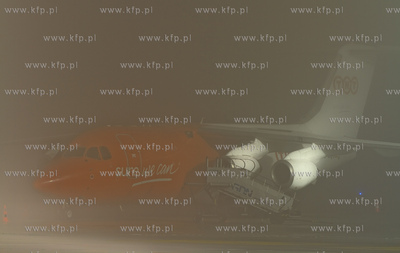 Zamglone lotnisko im. Lecha Walesy w Gdanskiu - Rebiechowie....