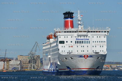 Prom Stena Spirit linii Stena Line wyplywa w rejs do...
