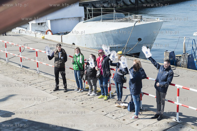 Gdynia. Rejs powitalny pierwszego w tym sezonie statku...