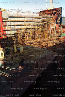 Stocznia Gdynia, budowa trzech statkow jednoczewsnie...