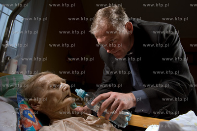 Ks. Piotr Krakowiak - krajowy duszpasterz hospicjow...