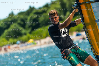 Plaza w Sopocie, przy Sopockim Klubie Zeglarskim. Briefing...